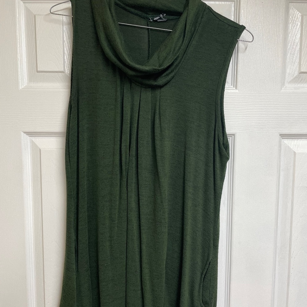 Sleeveless oversized shirt